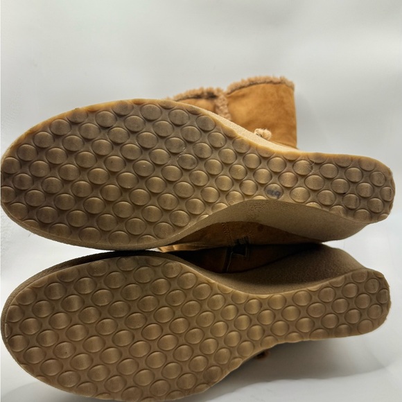 Women’s Size 10 Tan Suede Shearling Lined Winter Boots Lace Up Mid Calf Sheaing - Picture 6 of 6